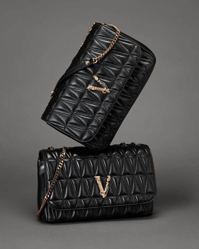 imagen 6 de Bella con V de Versace… y bolso Virtus.