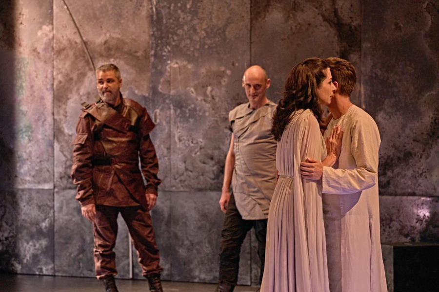 imagen 10 de La Compañía Nacional de Teatro Clásico sube a los escenarios madrileños Antonio y Cleopatra.