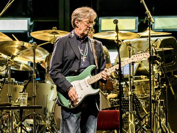 Eric Clapton sorprende a sus seguidores y a los aficionados en general con un nuevo single.