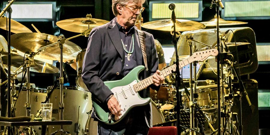 Eric Clapton sorprende a sus seguidores y a los aficionados en general con un nuevo single.