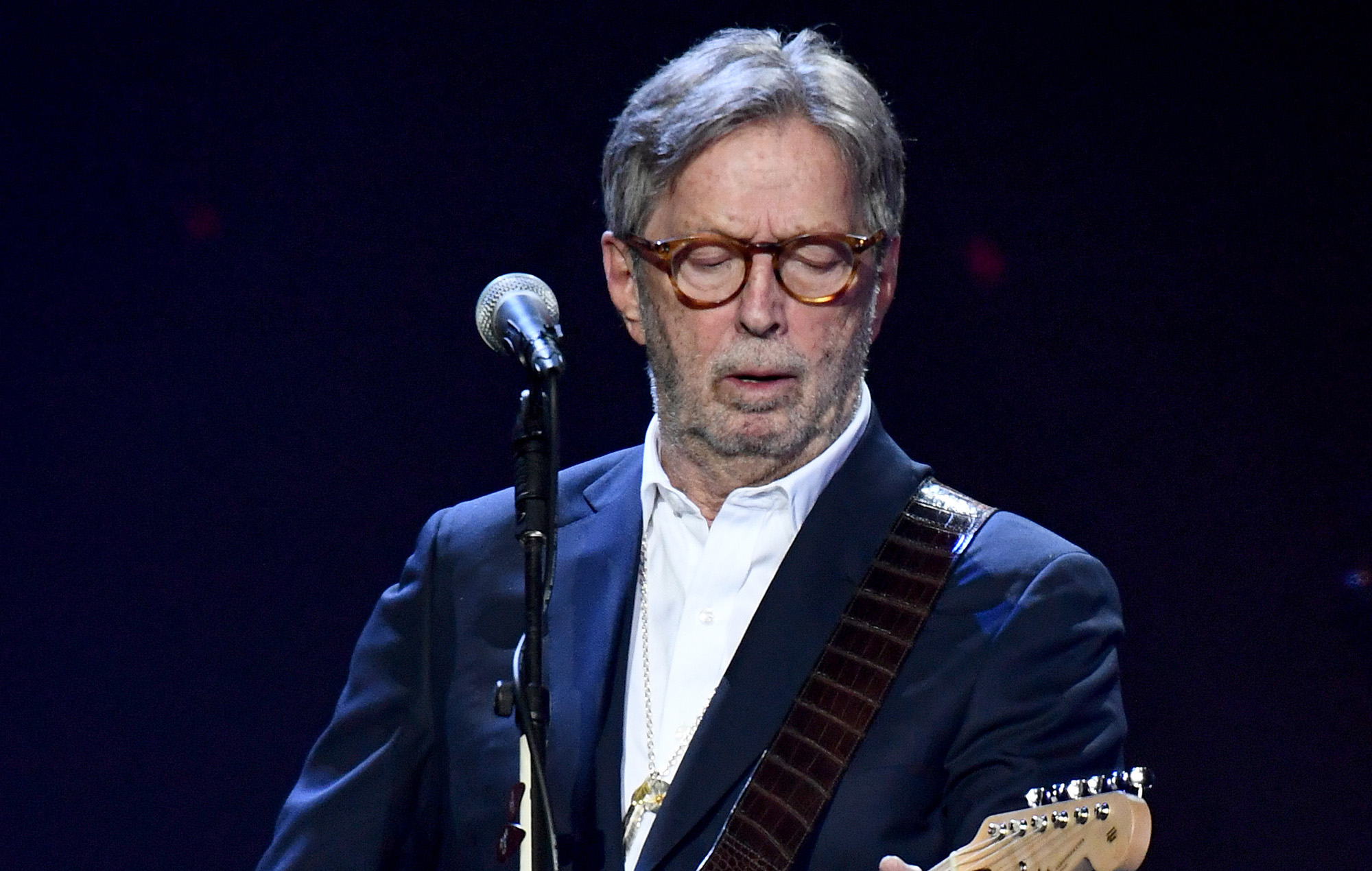 imagen 4 de Eric Clapton sorprende a sus seguidores y a los aficionados en general con un nuevo single.