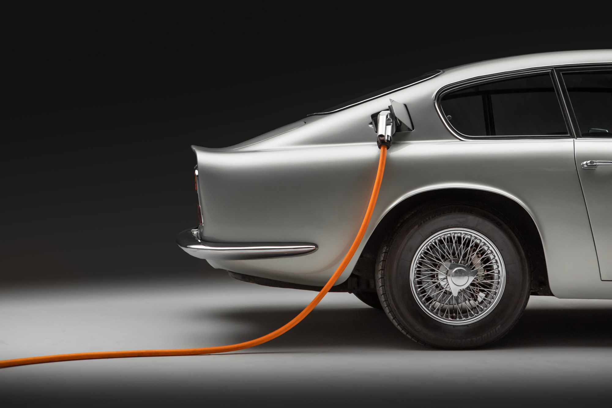 imagen 2 de ¿imaginas cómo sería conducir un Aston Martin DB6 Coupé… elétrico?