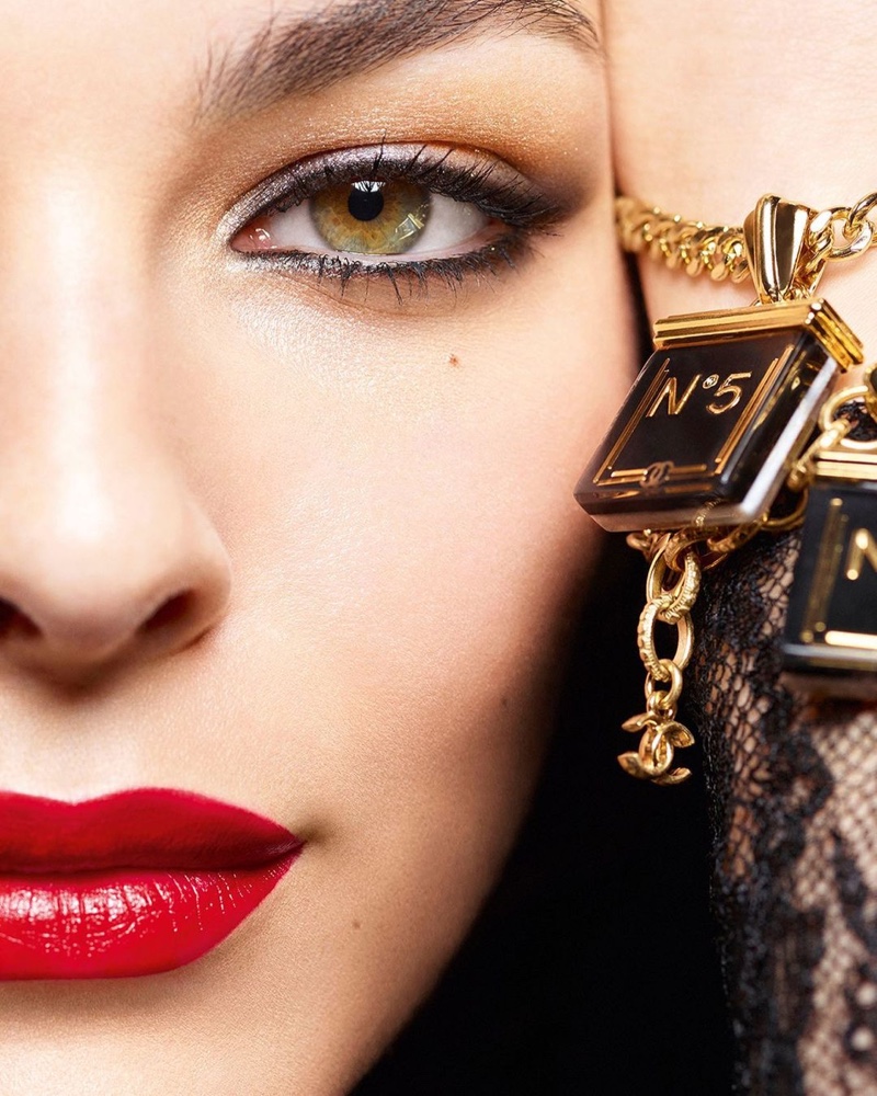 imagen 5 de Lo último de Chanel es una colección de maquillaje de fiesta.