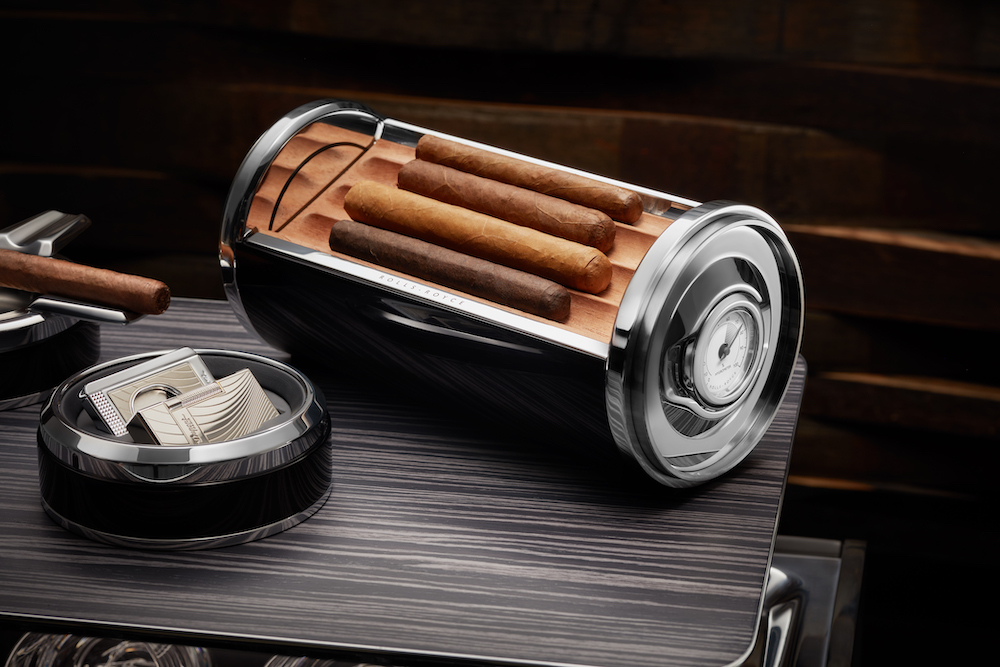 imagen 6 de Rolls Royce Cellarette, una magnífica caja regalo para los amantes del whisky y los puros.
