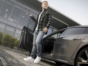 Jack & Jones, la firma de moda entre los zoomers, se alía con Peugeot Sport.