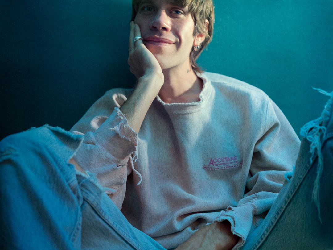 imagen 1 de Porches, el alias artístico de Aaron Maine, tiene un nuevo álbum y lanza single y vídeo.