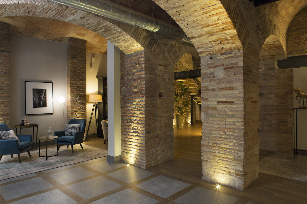 imagen 3 de 8Sides: Pia Capdevilla convierte un antiguo edifico en el alojamiento que quieres en Barcelona.