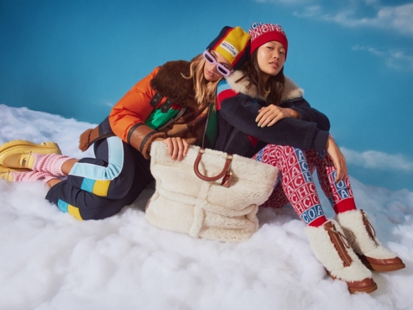 Coach: en la nieve como en el cielo, divertida y de colores.