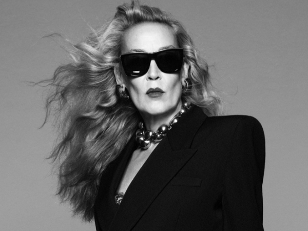 Jerry Hall al más puro y sofisticado estilo Saint Laurent.