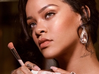 Rihanna Fenty Beauty nos ilumina.