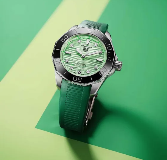 imagen 2 de Verde que te quiero verde, así es el TAG Heuer Aquaracer de Naomi Osaka.