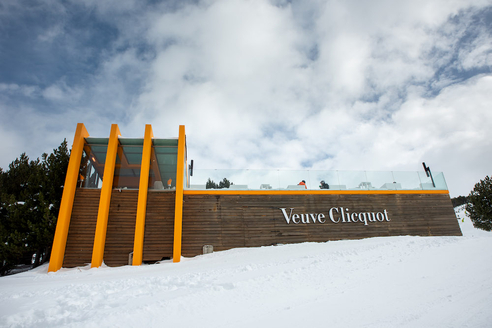 imagen 1 de Veuve Clicquot estrena terraza e iglú en Grandvalira, Andorra.