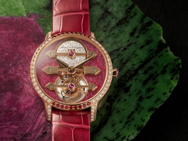 Girard-Perregaux presenta un espectacular reloj joya de rubíes y diamantes.