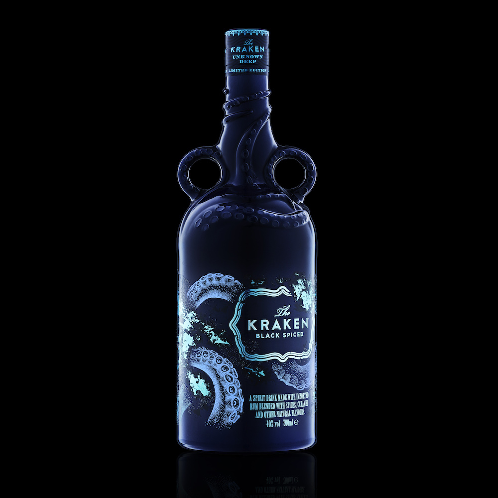 imagen 4 de Imposible perder de vista la nueva botella de The Kraken.