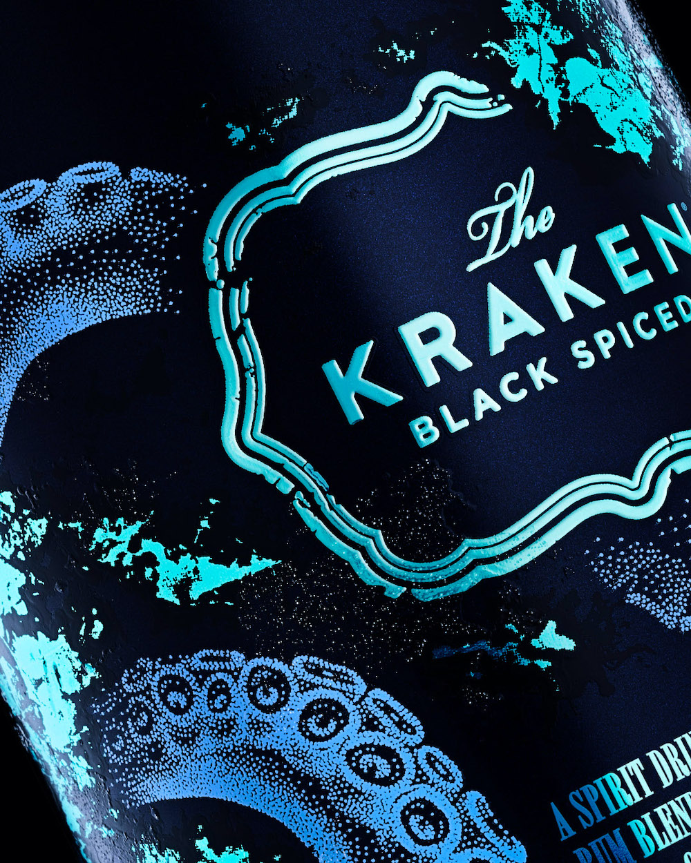 imagen 2 de Imposible perder de vista la nueva botella de The Kraken.