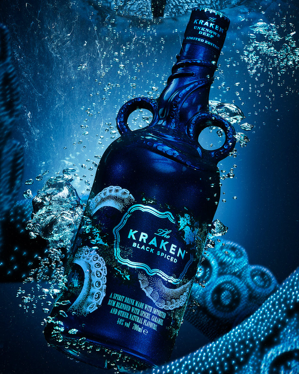 imagen 3 de Imposible perder de vista la nueva botella de The Kraken.
