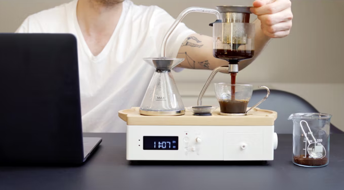 imagen 4 de Te presentamos un reloj despertador con olor y sabor a café (o té).