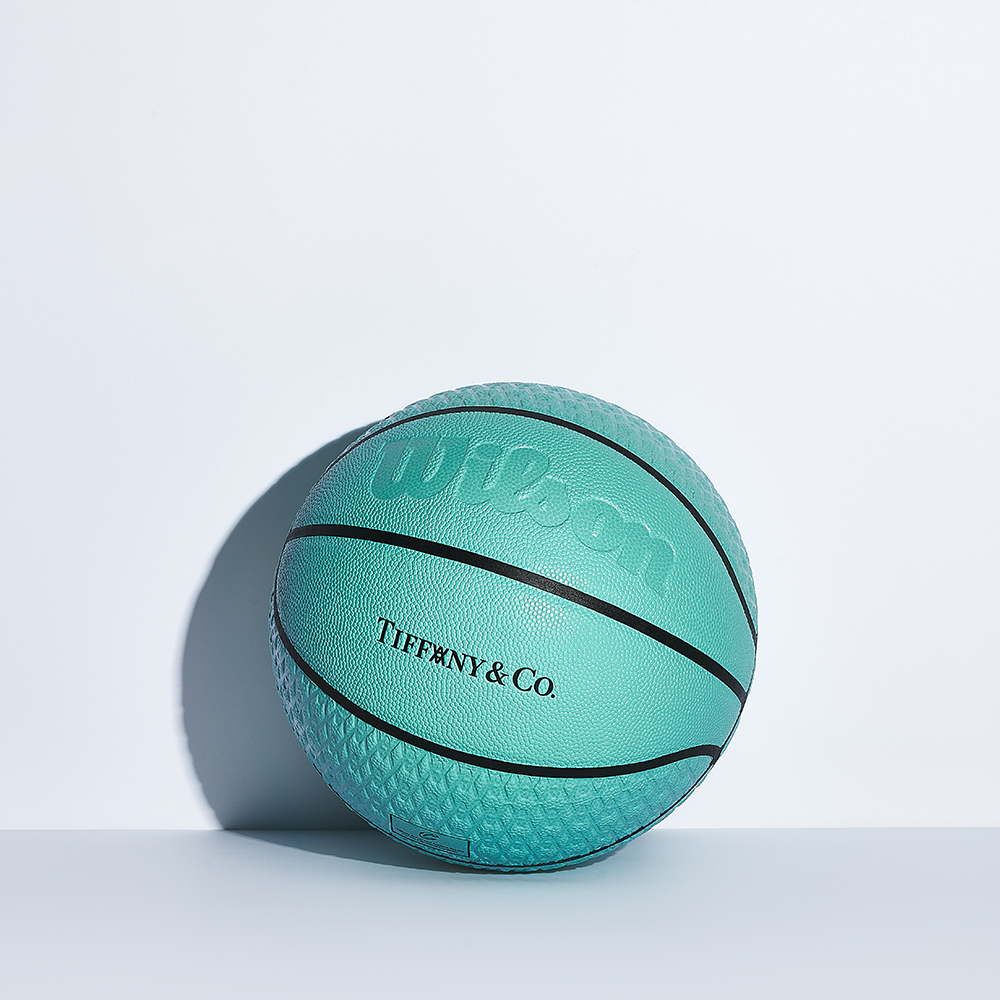 imagen 4 de Tiffany & Co. x Arsham Studio NBA Basketball, el proyecto que demuestra que a Tiffany’s le gusta el baloncesto.