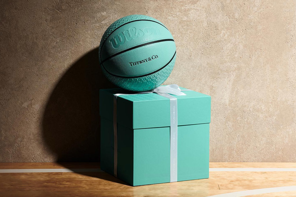 imagen 2 de Tiffany & Co. x Arsham Studio NBA Basketball, el proyecto que demuestra que a Tiffany’s le gusta el baloncesto.