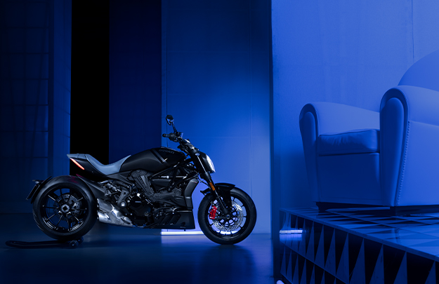 imagen 6 de xDiavel Nera Edition, una moto de colección de Ducati y Poltrona Frau.