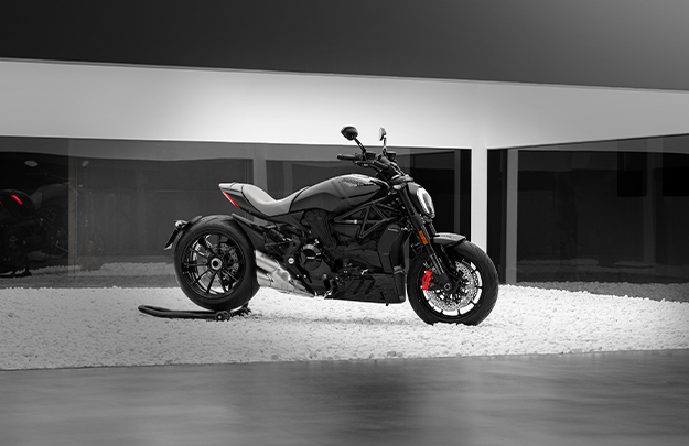 imagen 1 de xDiavel Nera Edition, una moto de colección de Ducati y Poltrona Frau.