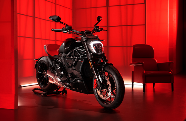 imagen 3 de xDiavel Nera Edition, una moto de colección de Ducati y Poltrona Frau.