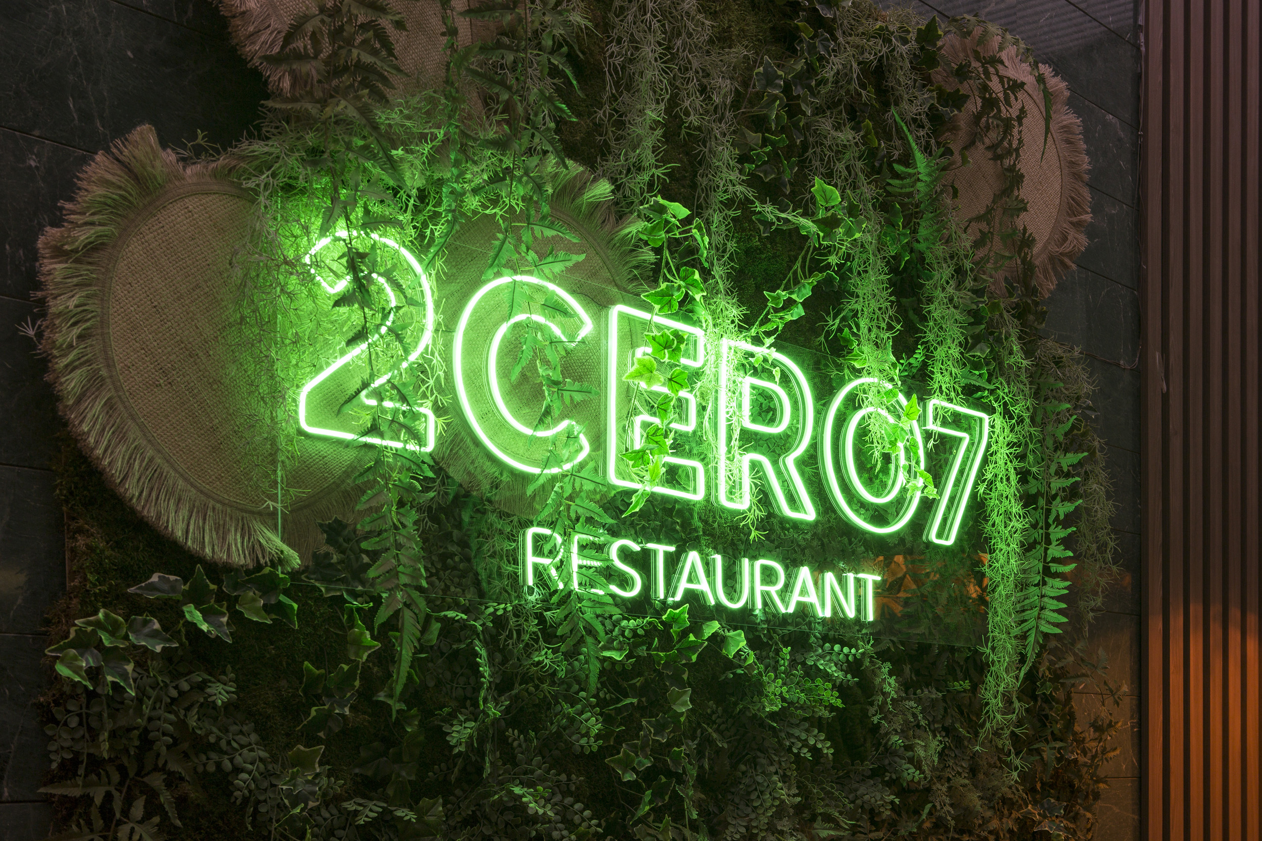 imagen 1 de Restaurante 2CERO7, un nuevo interiorismo espectacular de Pía Capdevila.