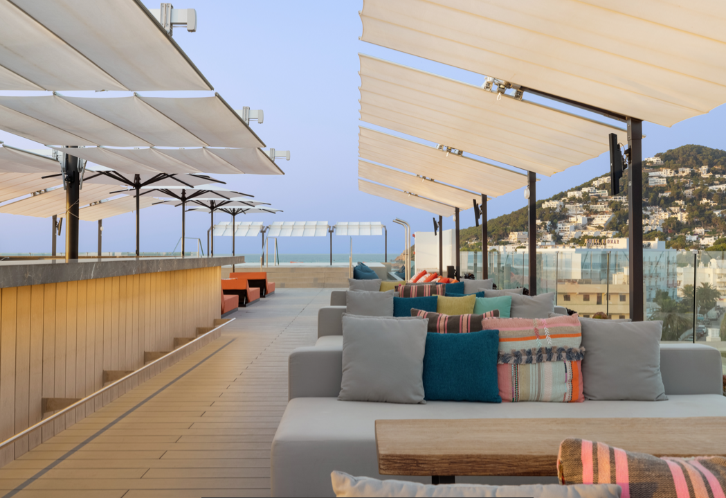 imagen 9 de El hotel W Ibiza reabre en abril ¿qué mejor excusa para escaparse a esta isla Pitiusa?