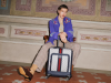Harry Dickinson y las maletas de Alessandro Michele para Gucci.