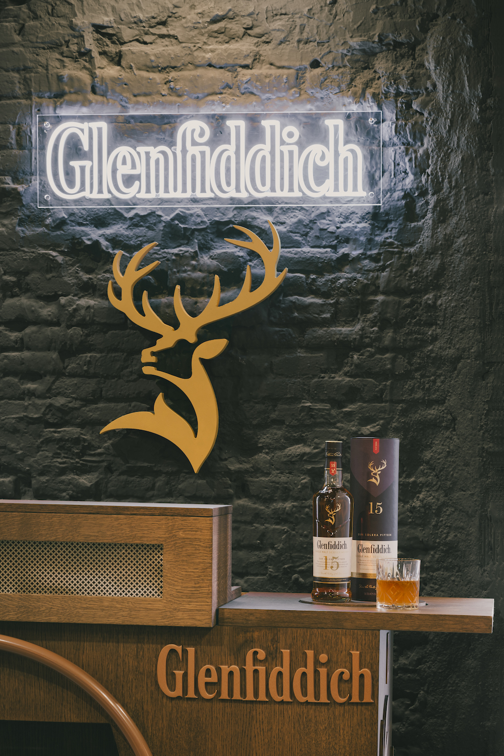 imagen 2 de The Sculptor y Glenfiddich: buen corte y buen whisky. Una experiencia perfecta para el Día del Padre.