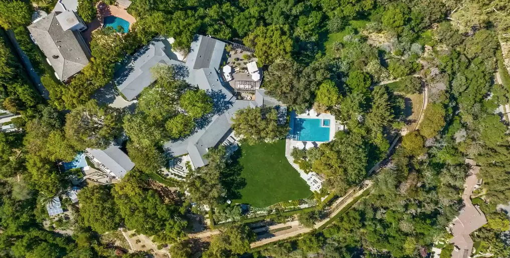 imagen 22 de Adam Levine (Maroon 5) y el ángel de Victoria’s Secret Behati Prinsloo venden su casa en Pacific Palisdes, California.