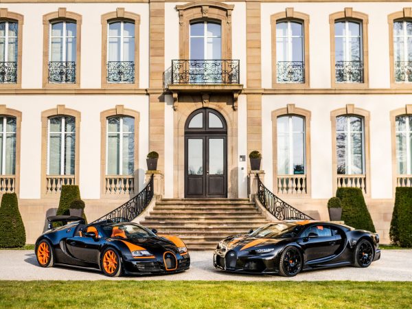 El hombre que compró 8 modelos de Bugatti.