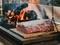 Javier Brichetto nos cuenta cómo preparar un perfecto asado argentino.