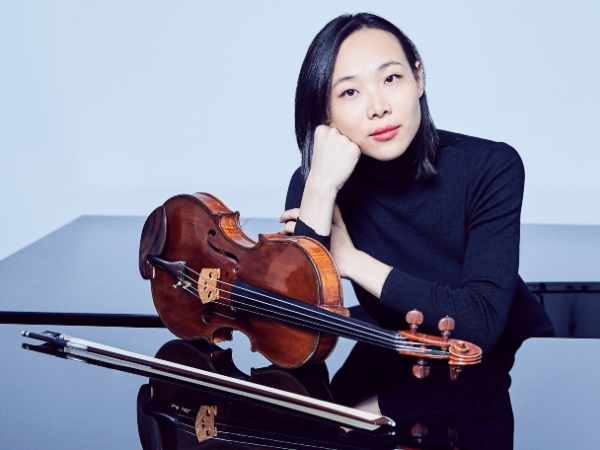 Wenting Kang, la violista excelente, presenta su primer disco.