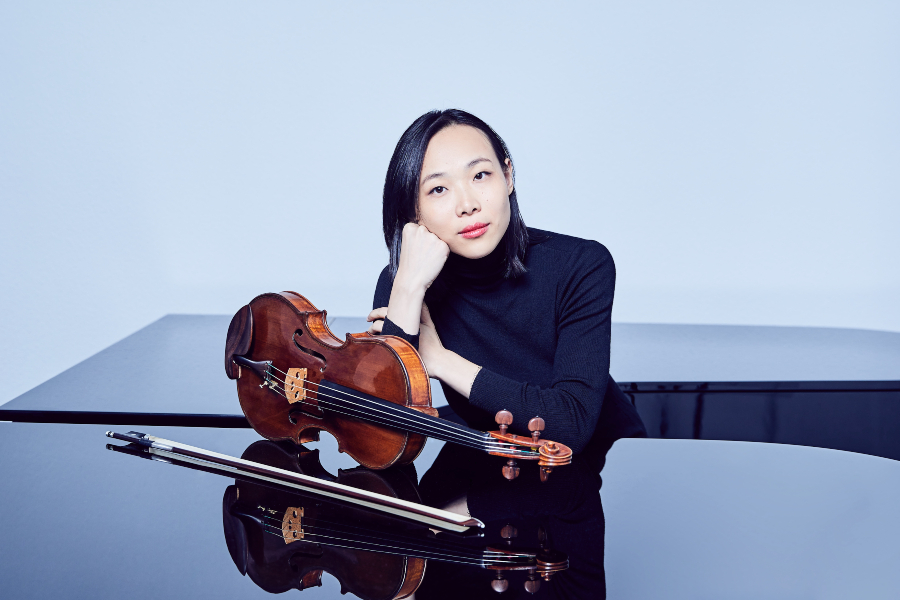 imagen 3 de Wenting Kang, la violista excelente, presenta su primer disco.