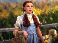 El Mago de Oz: a subasta el vestido de Judy Garland como Dorothy.