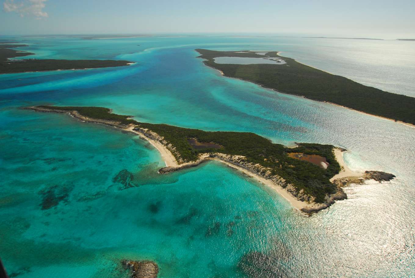 imagen 2 de Nicolas Cage vende su isla privada en Las Bahamas.