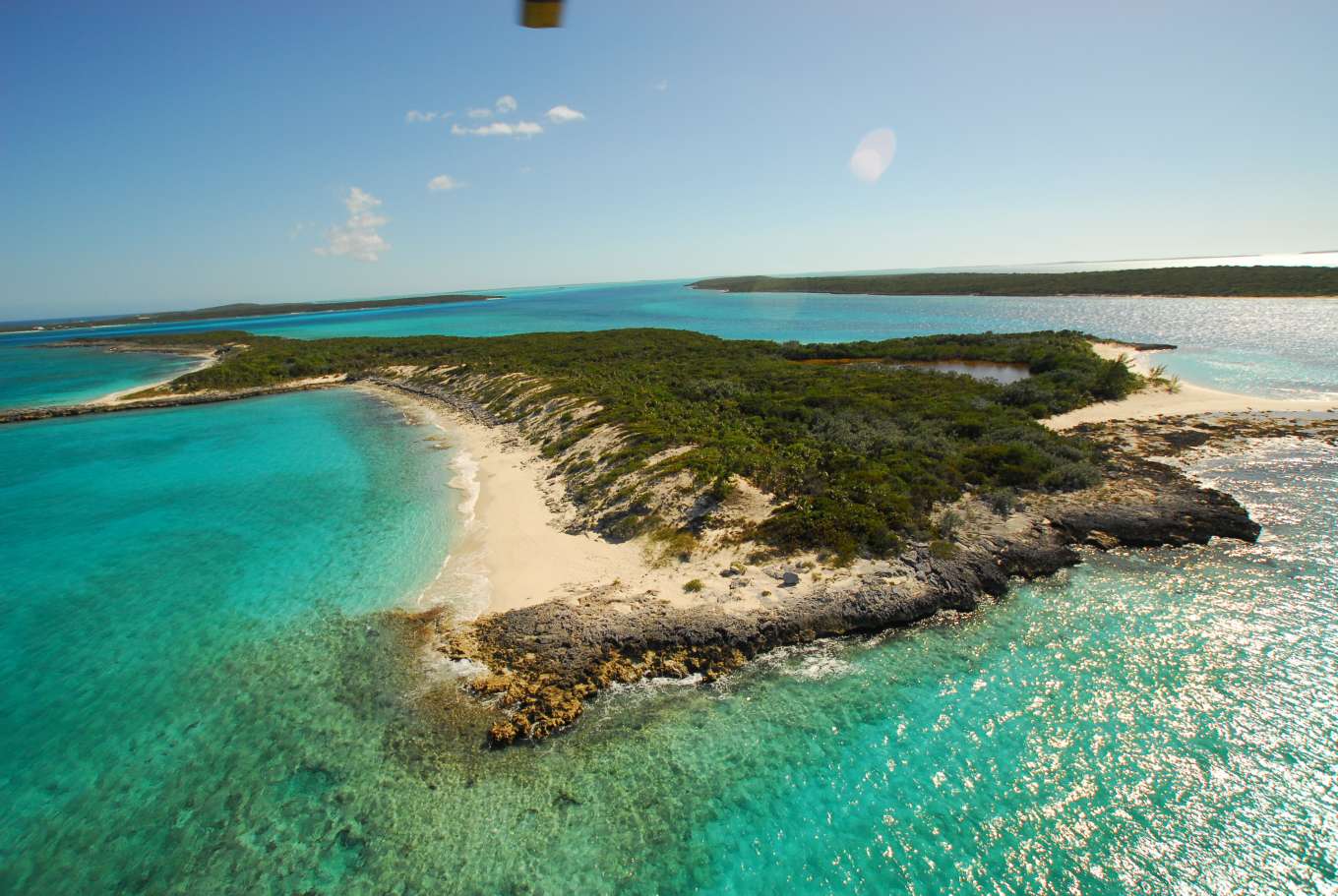 imagen 3 de Nicolas Cage vende su isla privada en Las Bahamas.