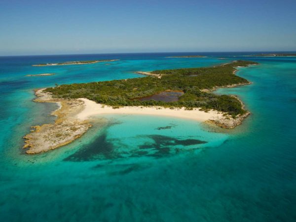 Nicolas Cage vende su isla privada en Las Bahamas.