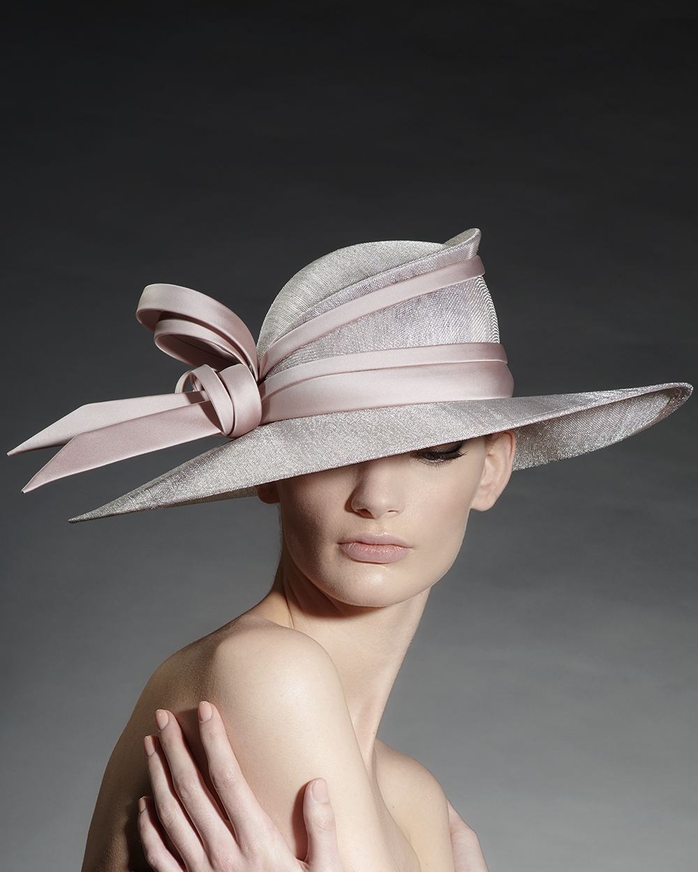 imagen 16 de Philip Treacy, tan espectacular como siempre (o incluso más).