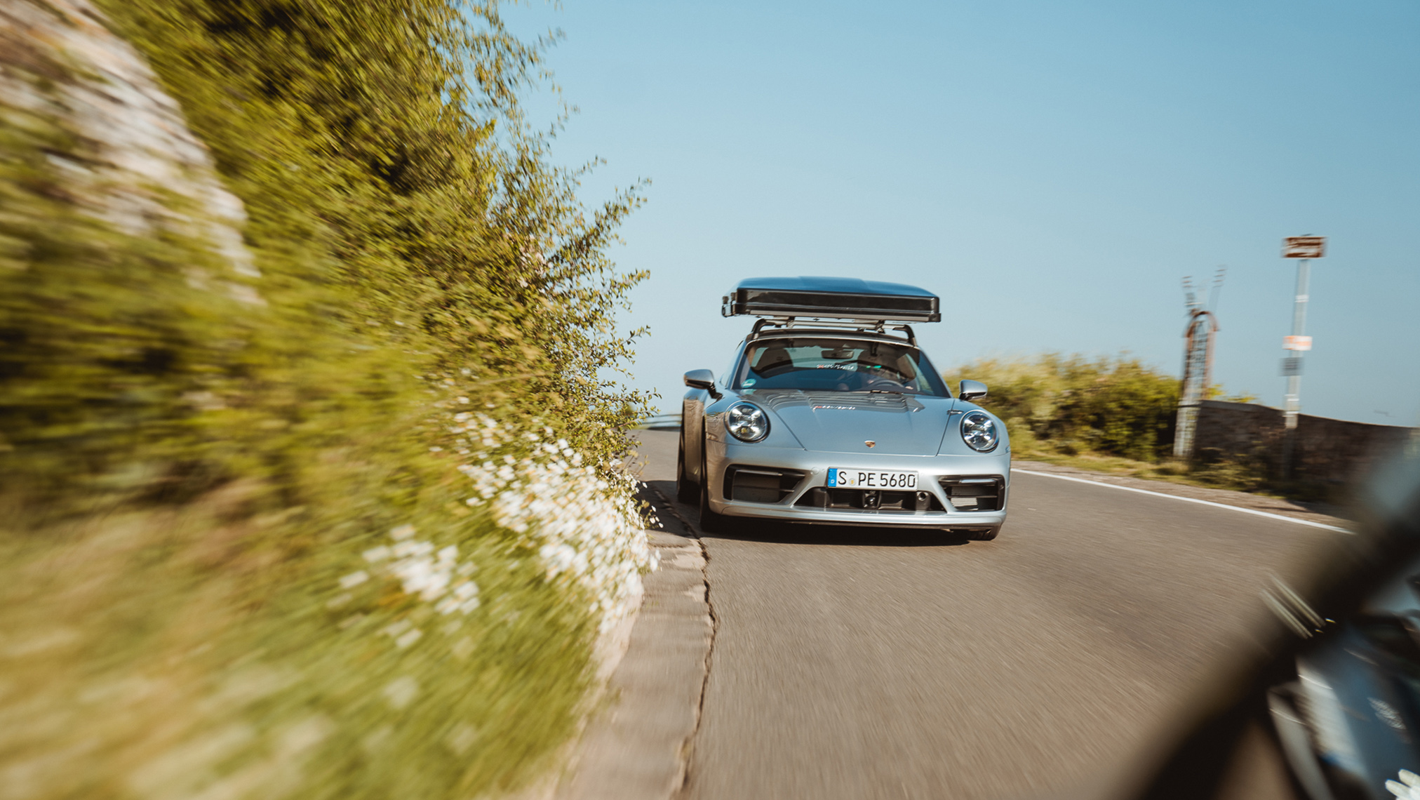 imagen 1 de Una experiencia viajera para amantes de Porsche… y del turismo activo.