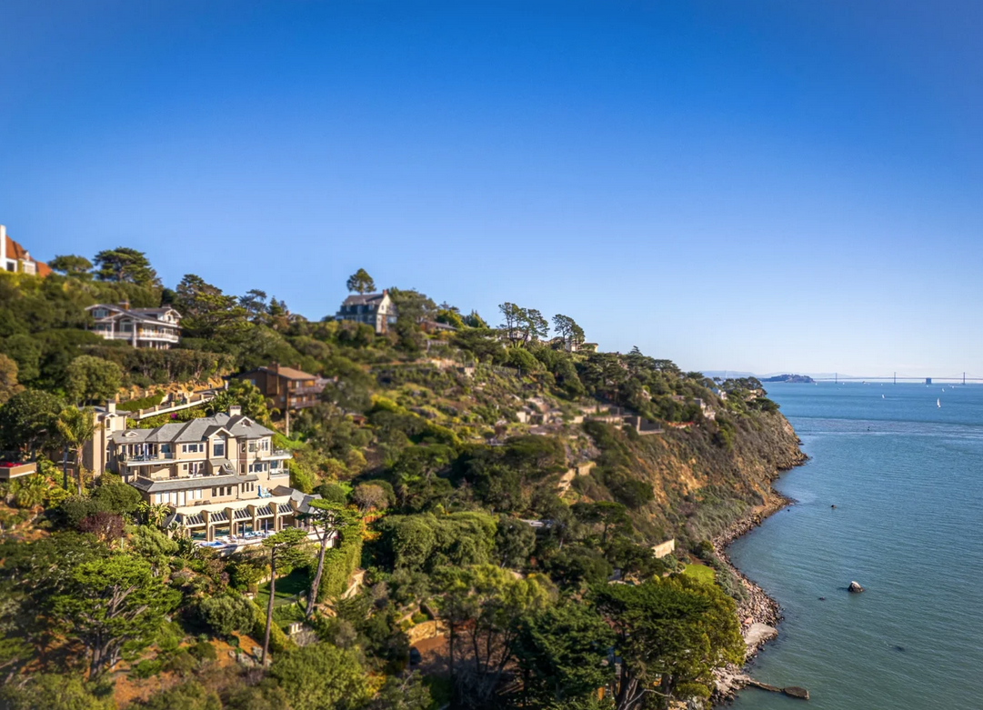 imagen 33 de Belvedere Island Estate, una casa con vistas al Puente de San Francisco.