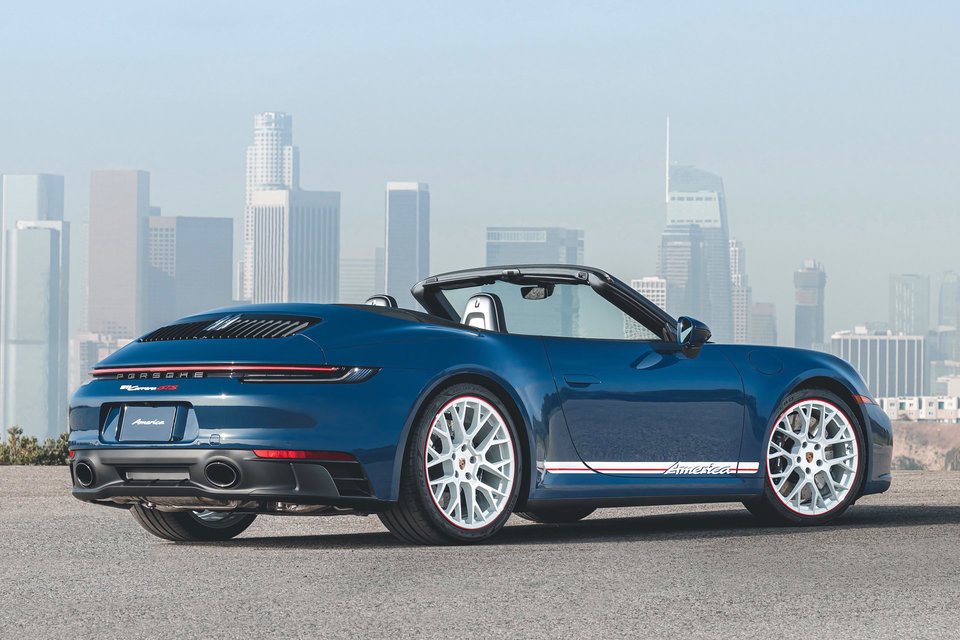 imagen 5 de Porsche celebra sus 70 años en América con un espectacular 911.