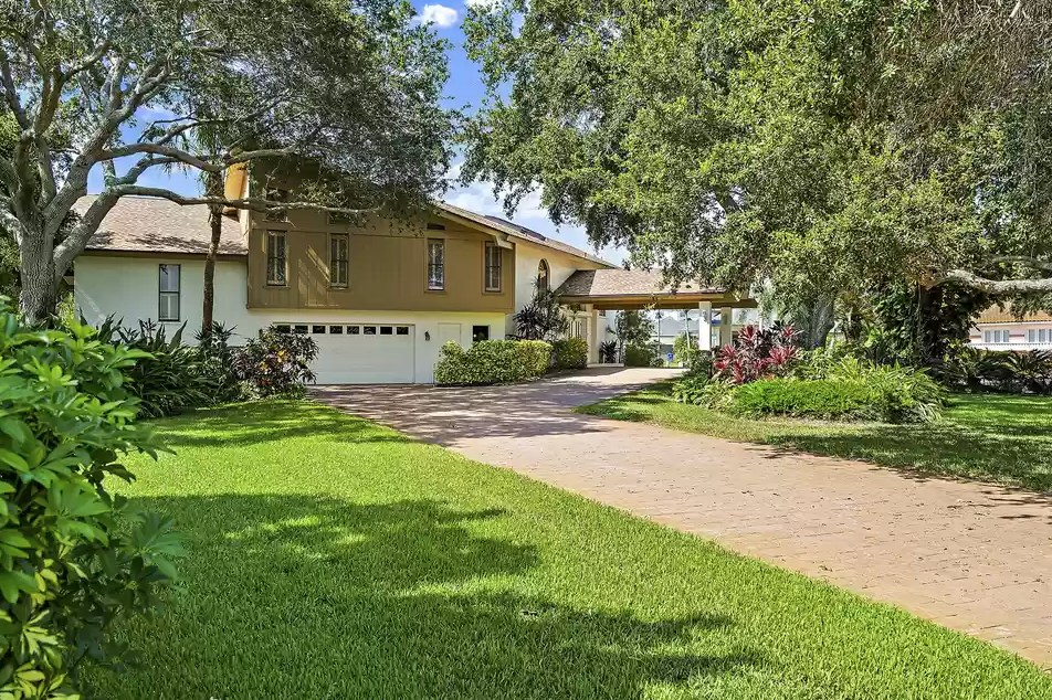 imagen 21 de Así es la casa que el grupo ABBA construyó en Florida. Está en venta.