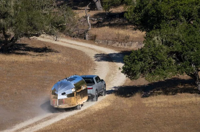 imagen 3 de Bowlus Volterra Electric Camper, una caravana para irte de glamping.