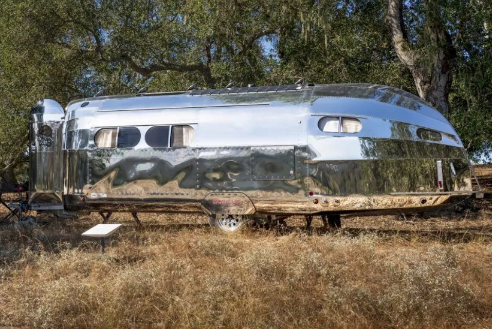 imagen 6 de Bowlus Volterra Electric Camper, una caravana para irte de glamping.