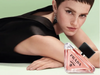 Prada Paradoxe: Emma Watson, Prada y el olor de una paradoja.