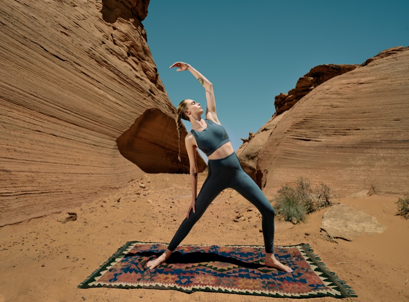 imagen 1 de Cara Delevingne luce cuerpo de Puma y yoga.