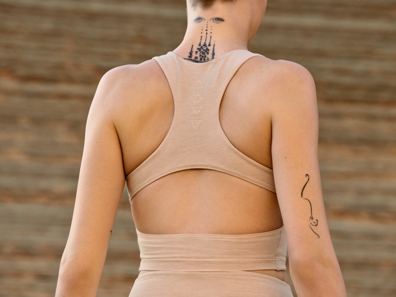 imagen 4 de Cara Delevingne luce cuerpo de Puma y yoga.