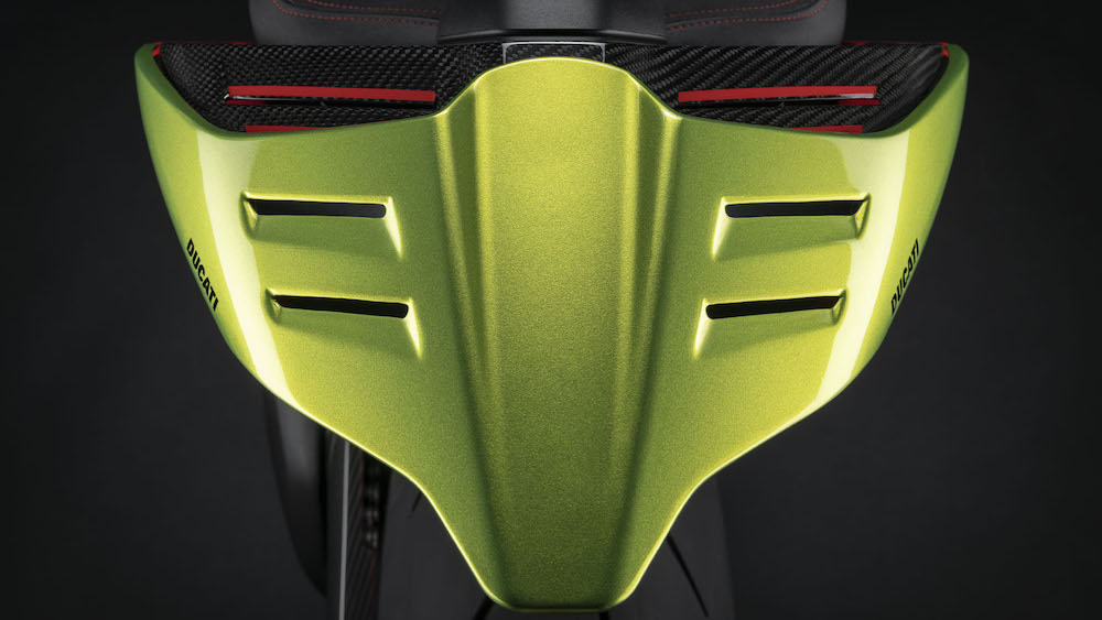 imagen 2 de La Ducati Streetfighter V4 Lamborghini se inspira en el Huracán STO Super Sports Car.